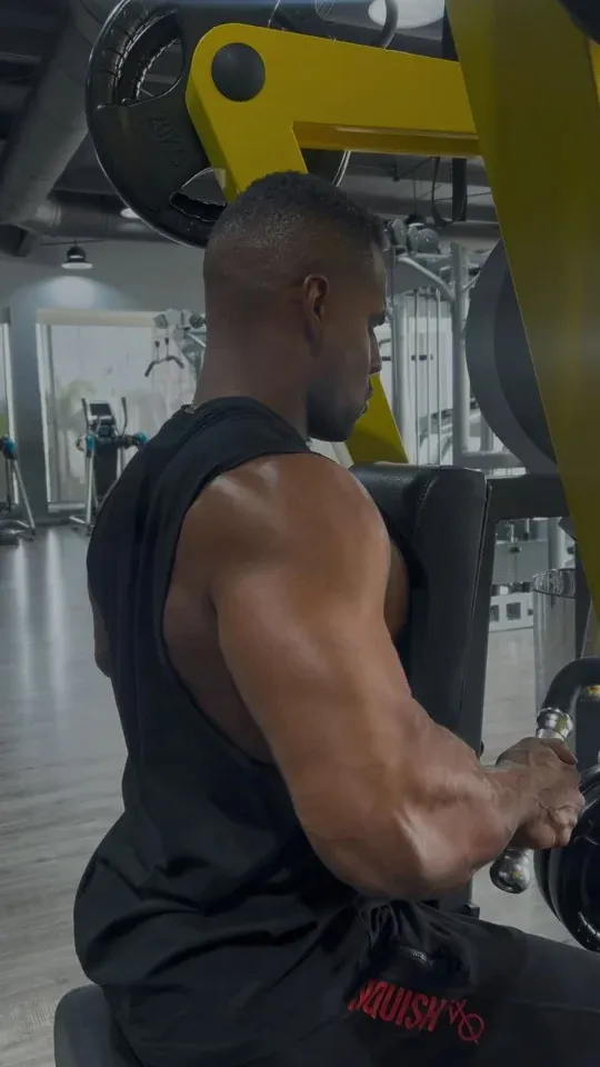 Marcos Feliz entrenando en 2023 — Rutina de espalda, segunda parte